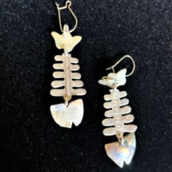 Vintage Mexican Silver Fish Skeleton Earrings - Picture 4 of 6